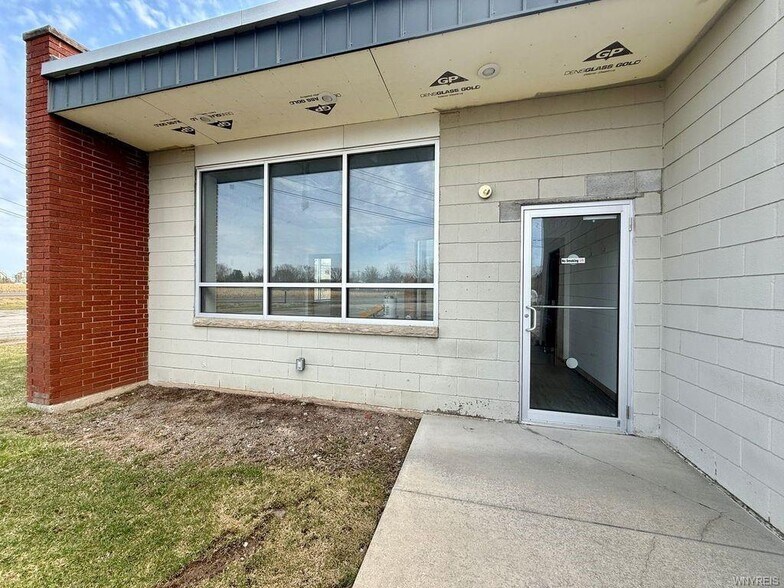 More Photos Of 8555 Packard Rd, Niagara Falls Warehouse For Lease