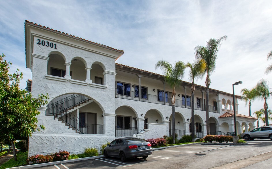 More Photos Of 20301 Acacia St, Newport Beach Medical For Lease