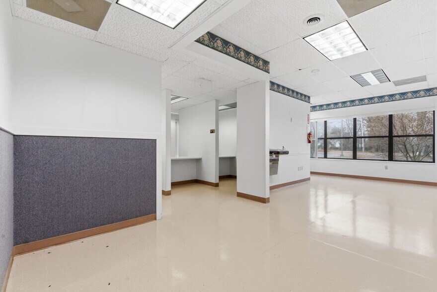 More Photos Of 718 N Martin St, East Prairie Office For Sale