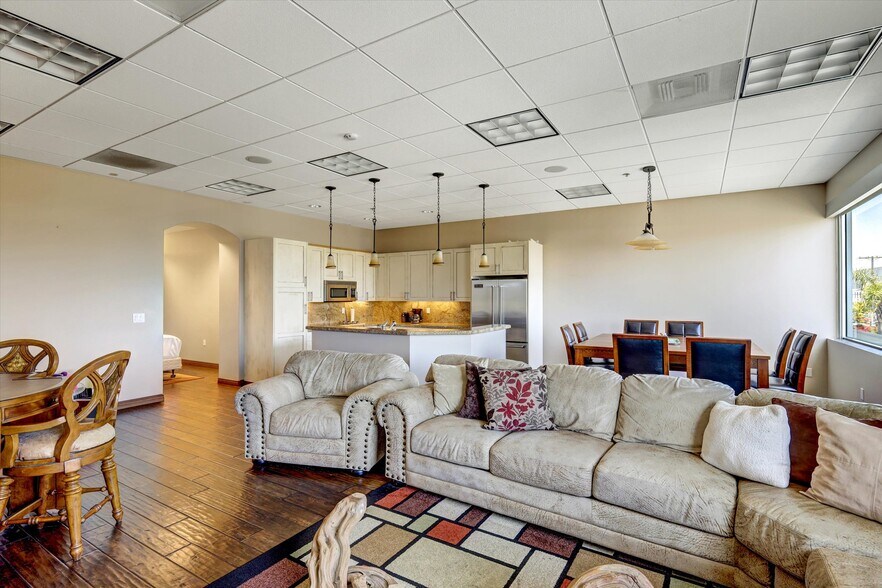 More Photos Of 250 S Pacific St, San Marcos Flex For Lease