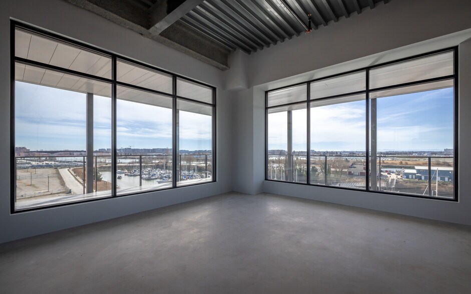 More Photos Of 1568 W 75th Ave, Vancouver Light Distribution For Sale