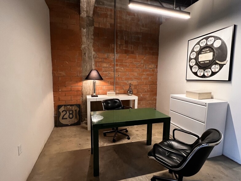 More Photos Of 1101 S Roosevelt Ave, San Antonio Storefront Retail Office For Sale