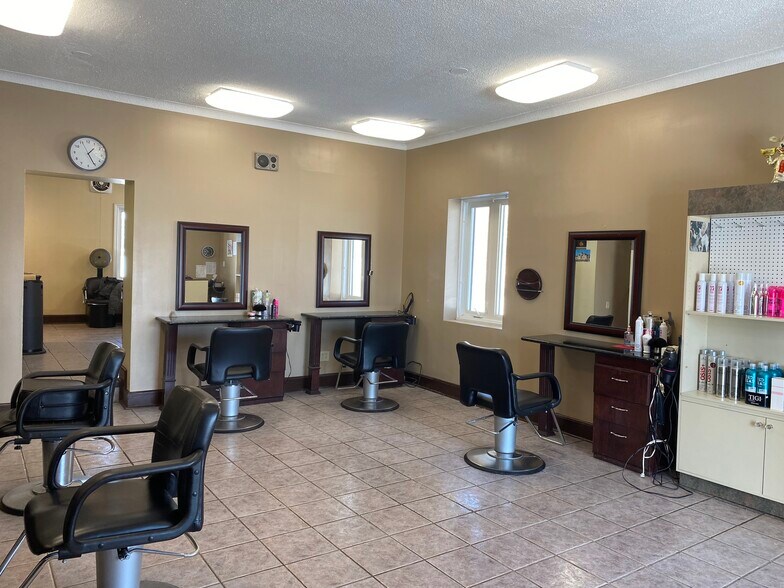 More Photos Of 455 Hazeldean Rd, Ottawa General Retail For Sale