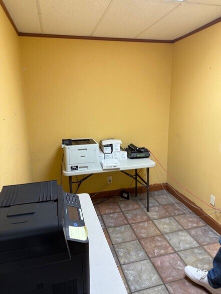 More Photos Of 11911-11913 Warfield St, San Antonio Warehouse For Sale