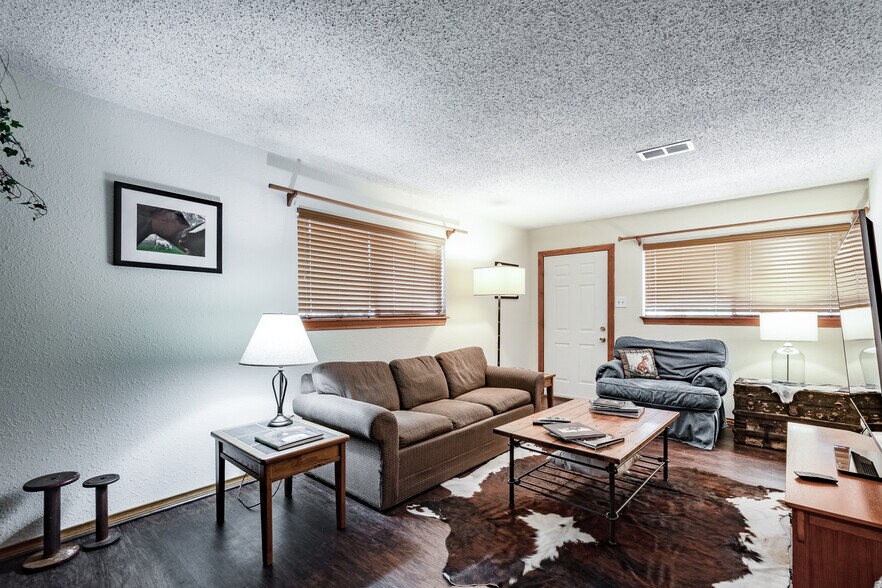 More Photos Of 16410 FM 1485 Rd, Conroe Veterinarian Kennel For Sale