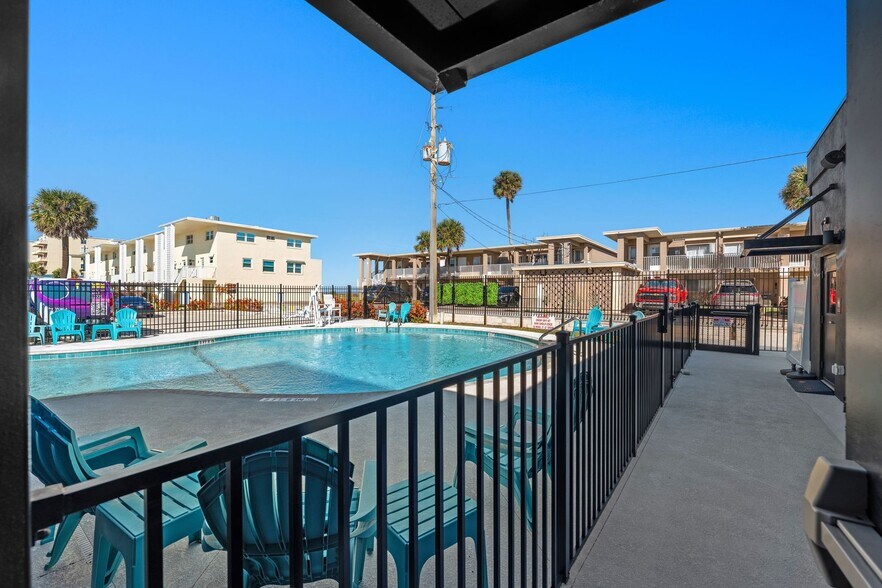 More Photos Of 101 N Atlantic Ave, Cocoa Beach General Retail For Sale