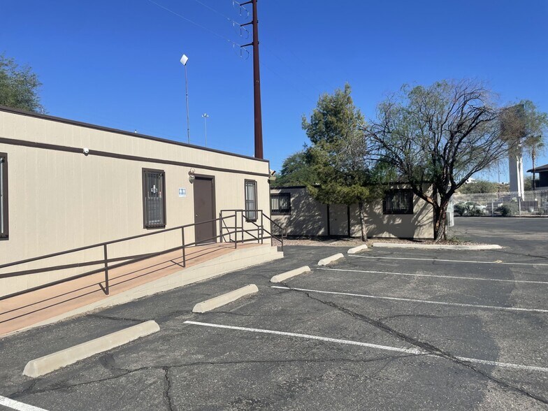 More Photos Of 4933 S Outlet Center Dr, Tucson Specialty For Sale