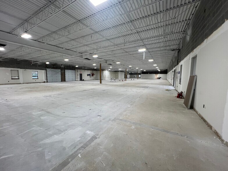 More Photos Of 200 Rittenhouse Cir, Bristol Unknown For Lease