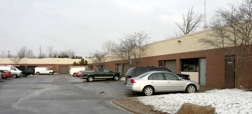 More Photos Of 41551-41651 W 11 Mile Rd, Novi Light Manufacturing For Lease