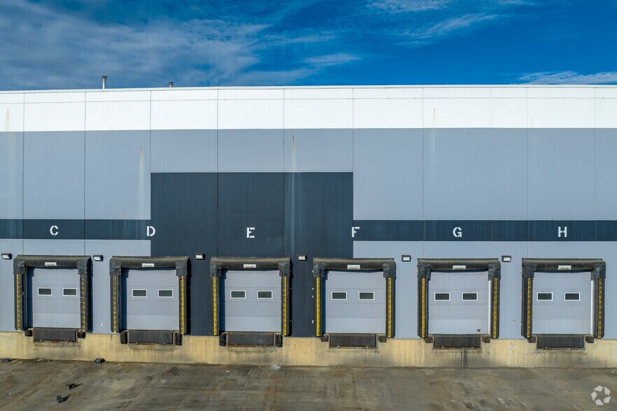 More Photos Of 6980 108th Ave SE, Calgary Warehouse For Lease