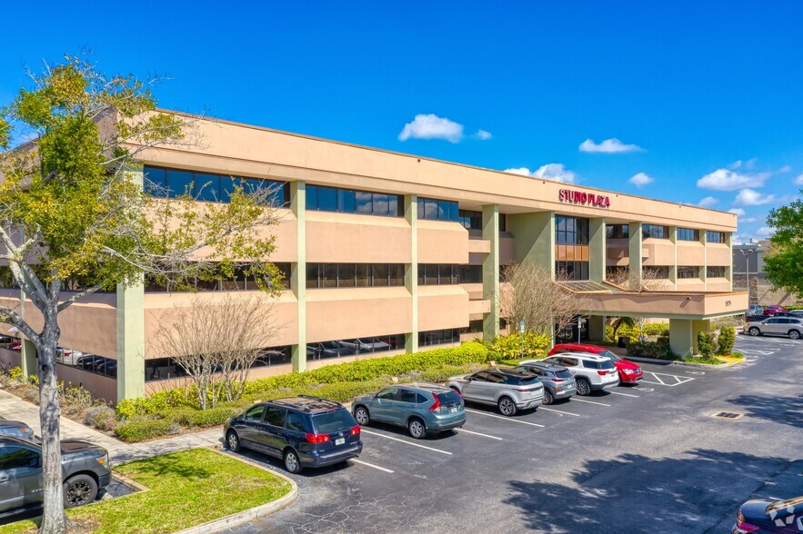 More Photos Of 5979 Vineland Rd, Orlando Medical For Lease