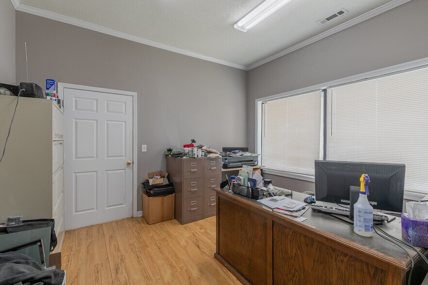 More Photos Of 2065 Cleveland Hwy, Dalton Flex For Sale