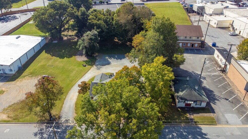 More Photos Of 1911 Margaret St, Winston-Salem General Retail For Sale