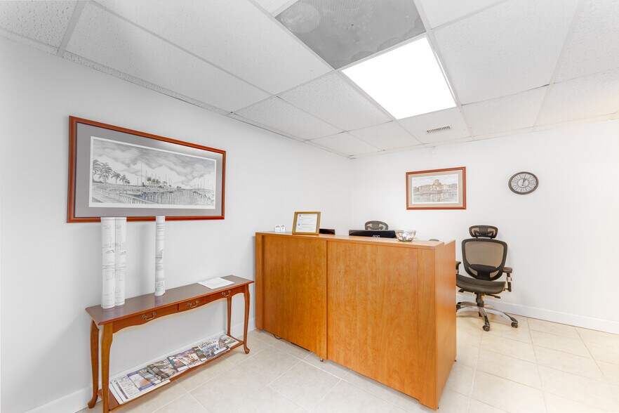 More Photos Of 31 Sarasota Center Blvd, Sarasota Office For Sale