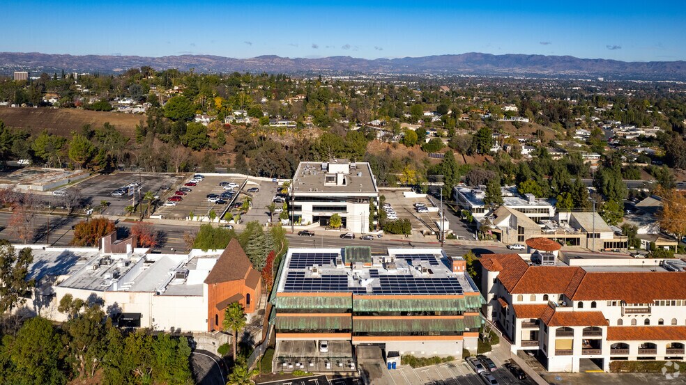 More Photos Of 20335 Ventura Blvd, Woodland Hills Office For Lease