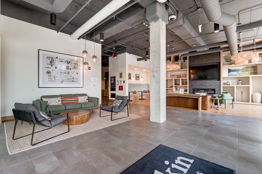 More Photos Of 1425 Ellinwood Ave, Des Plaines Apartments For Lease