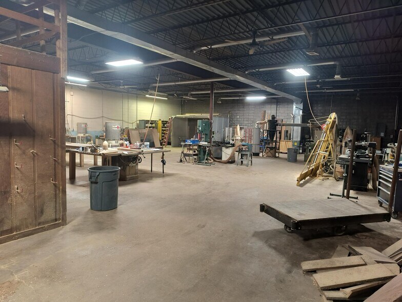 More Photos Of 3731 Arthur St, Gary Warehouse For Lease