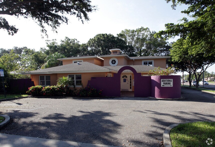 More Photos Of 2901 S Tamiami Trl, Sarasota Medical For Lease