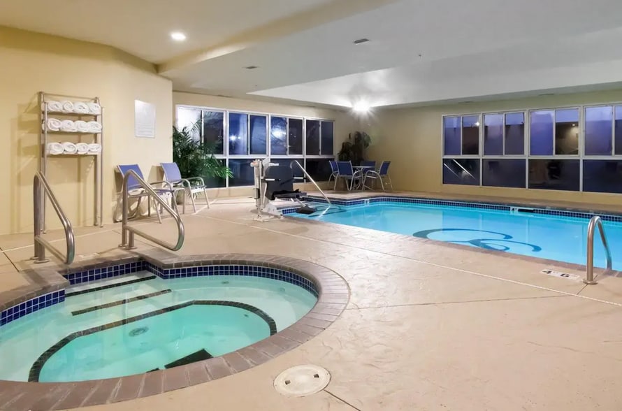 More Photos Of 8039 E 33rd St, Tulsa Hotel For Sale