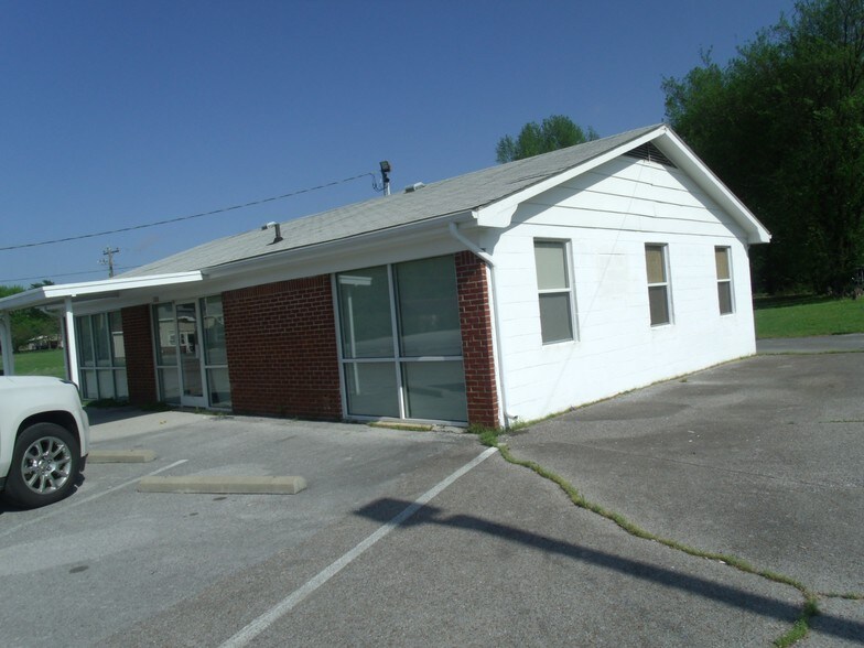 More Photos Of 1000 Elm St, Fulton Freestanding For Sale