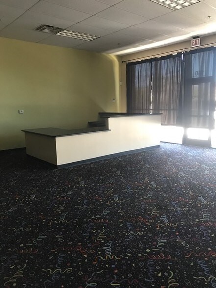 More Photos Of N Cave Creek Rd, Phoenix Freestanding For Lease