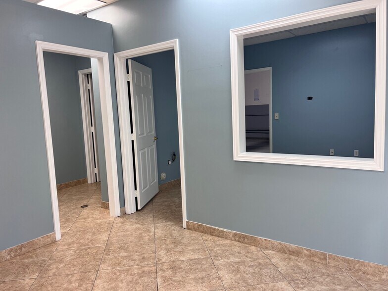 More Photos Of 3500-3553 High Ridge Rd, Boynton Beach Light Distribution For Sale