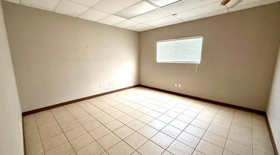 More Photos Of 12920 Tx 191 Frontage Unit 8 rd, Midland Flex For Lease