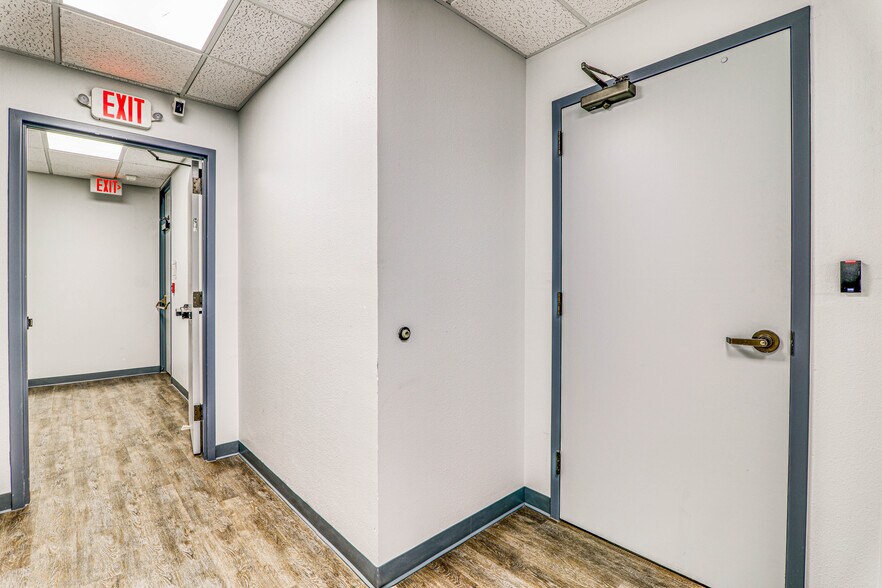 More Photos Of Sundland Park & Mesa Hills Dr., El Paso Office For Lease