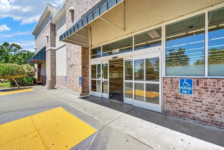 More Photos Of 3340 N Texas St, Fairfield Drugstore For Lease
