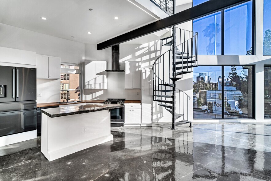 More Photos Of 1447 11th St, Santa Monica Office Residential For Sale
