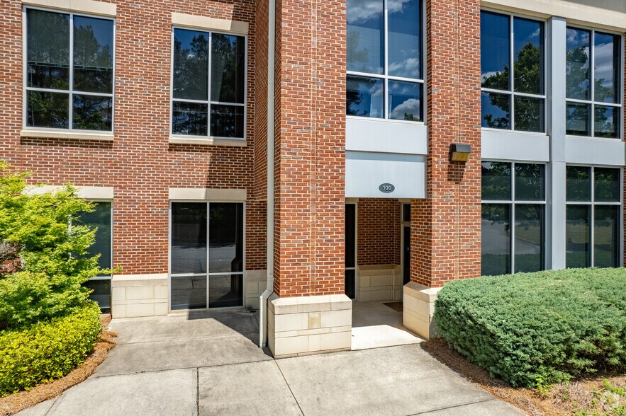 More Photos Of 1150 Julian Dr, Watkinsville Office For Lease