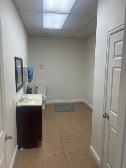 More Photos Of 1006 Aultman St, Ely Office For Sale