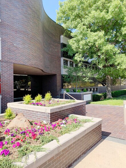 More Photos Of 16980 N Dallas Pky, Dallas Medical For Lease