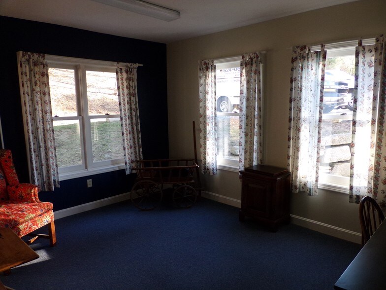 More Photos Of 401 Gilford Ave, Gilford Medical For Lease