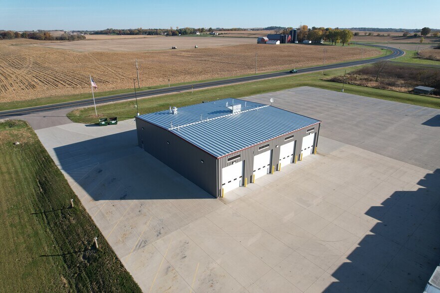 More Photos Of N643 Boulder Rd, Watertown Distribution For Sale