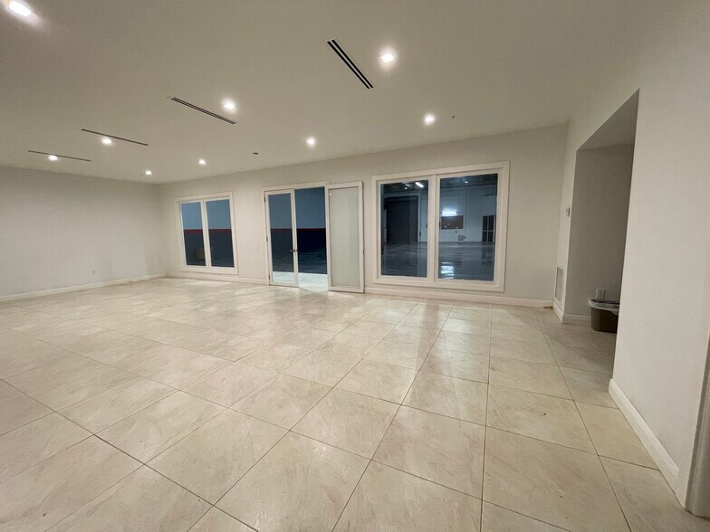 More Photos Of 3000-3030 NW 79th Ave, Doral Warehouse For Lease