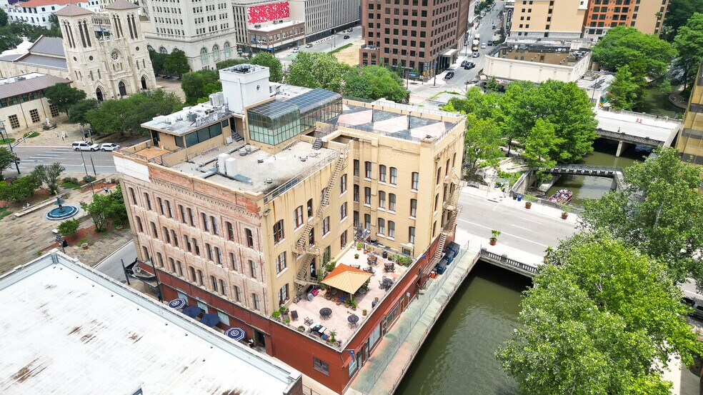 More Photos Of 126 E Main Plz, San Antonio Apartments For Sale