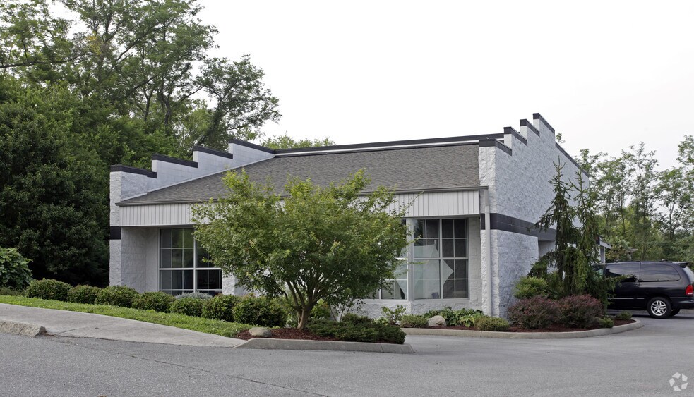 More Photos Of 2376 Business Center Cir, Sevierville Freestanding For Sale