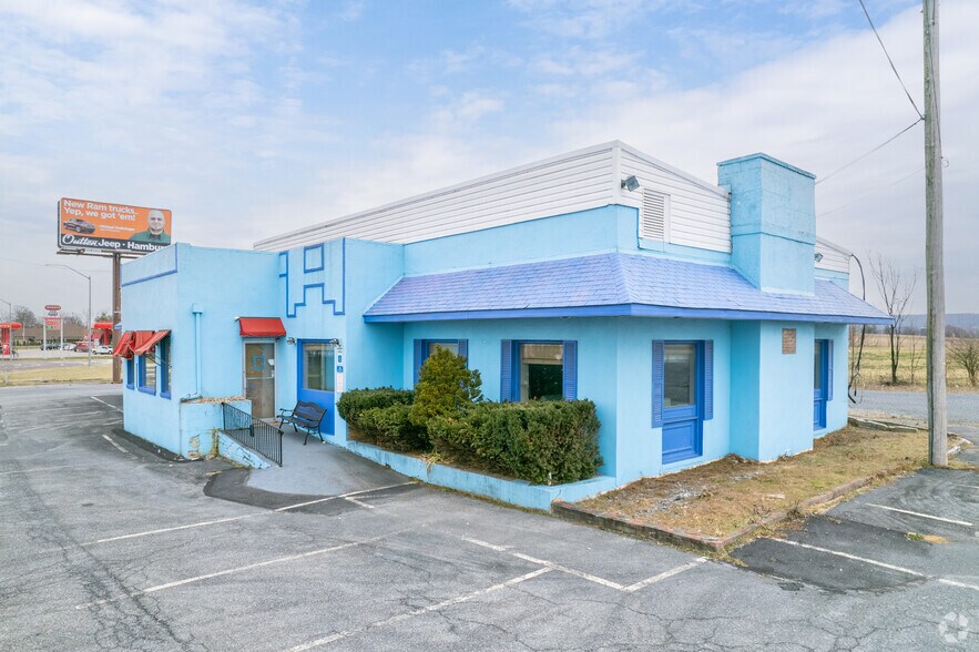 Primary Photo Of 14232 Kutztown Rd, Fleetwood Convenience Store For Sale