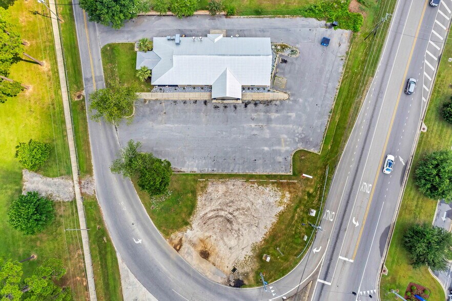 More Photos Of 2579 Douglas Ave, Brewton Restaurant For Sale