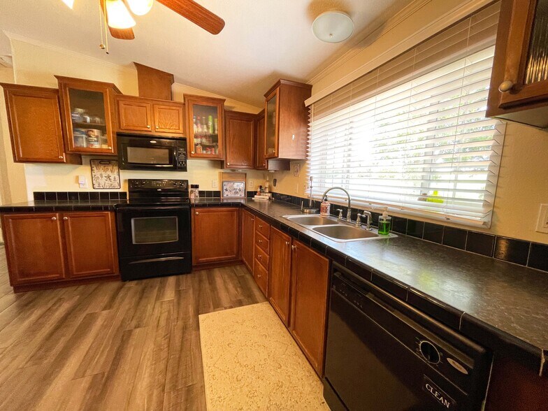 More Photos Of 25338 US Highway 270, Woodward Trailer Camper Park For Sale