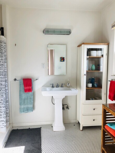 More Photos Of 2019-2023 Riverside Dr, Los Angeles Storefront Retail Office For Sale