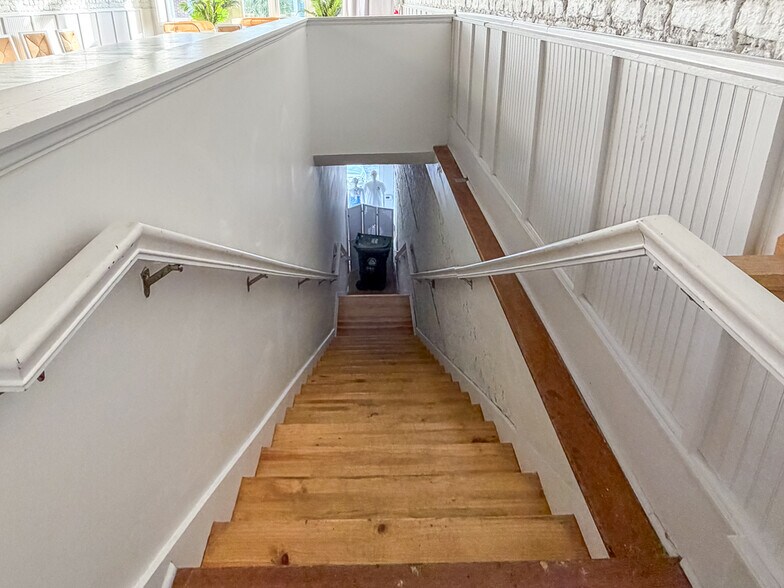 More Photos Of 345 King St, Charleston Storefront Retail Office For Lease