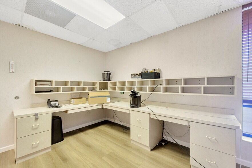 More Photos Of 13644 Walsingham Rd, Largo Medical For Lease