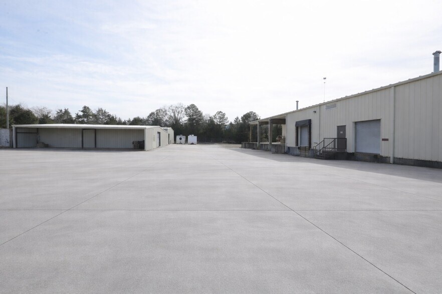 More Photos Of 238 Industrial Park Dr, Monticello Distribution For Sale