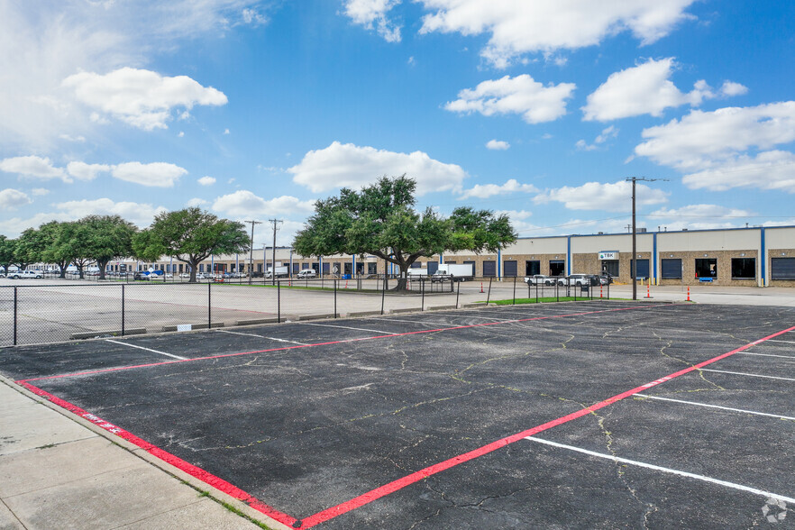 More Photos Of 1810 Kelly Blvd, Carrollton Warehouse For Lease