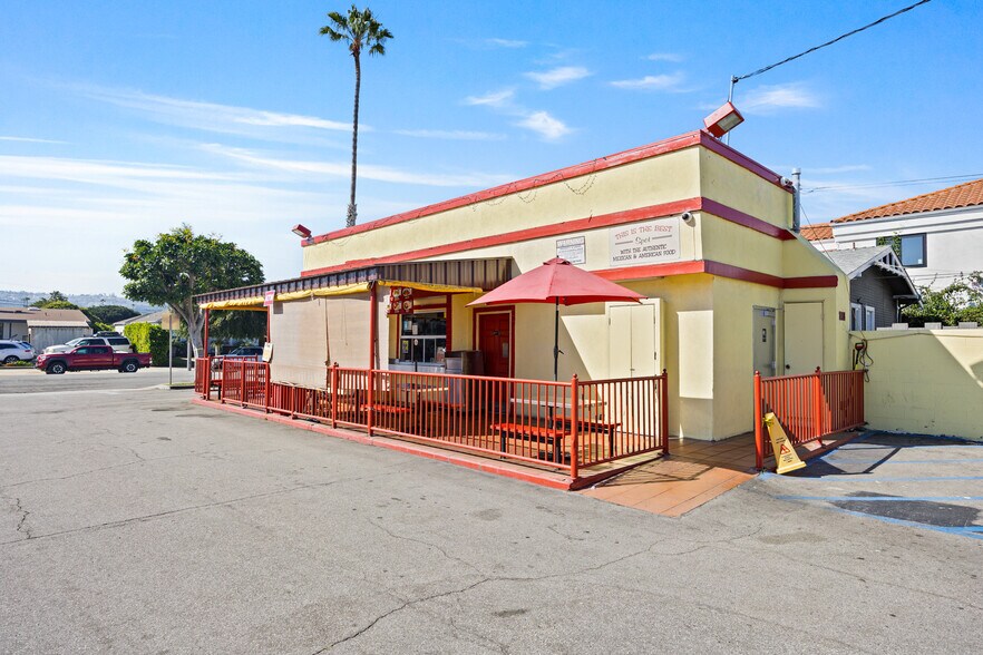 More Photos Of 921 Pacific Coast Highway, Redondo Beach General Retail For Sale