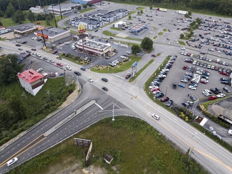 More Photos Of 2600 Middletown Commons, White Hall Coworking Space