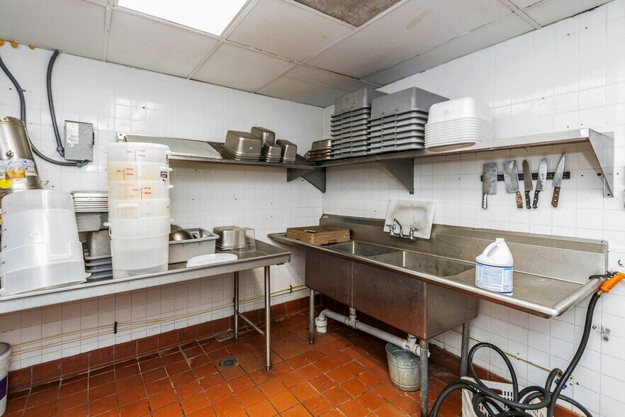 More Photos Of 2901 Tyrone Blvd, Saint Petersburg Restaurant For Sale
