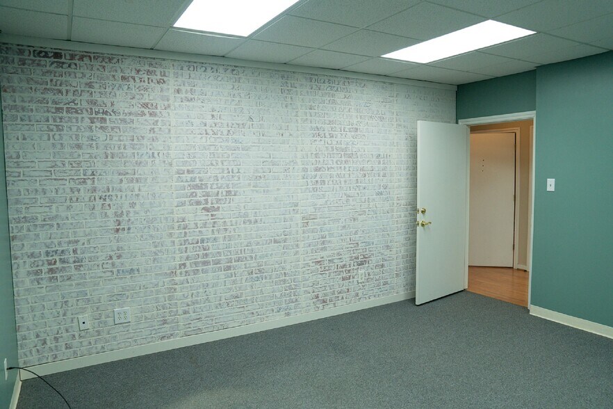 More Photos Of 5726 Root Rd, Spring Office Residential For Sale